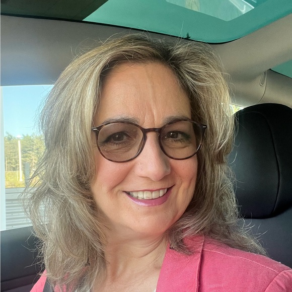 Meet your Posher, Shelley - Picture 1 of 3